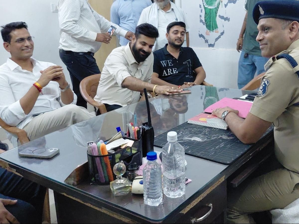 भिलाई MMS विवाद: देवेंद्र यादव ने थाने में दिया वीडियो सैंपल, बोले– सच्चाई सामने लाने के लिए तैयार; चुनाव के वक्त वायरल हुआ था मामला 1 whatsapp image 2026 04 11 at 40331 pm 1775903637