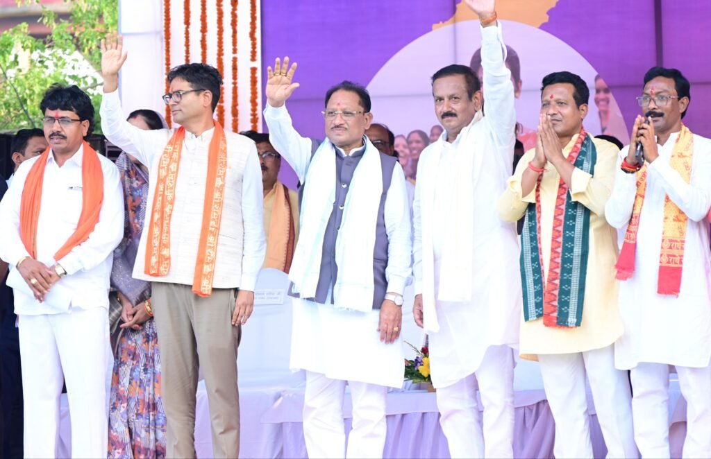 रायगढ़ में 102 करोड़ के विकास कार्यों की सौगात, मुख्यमंत्री विष्णु देव साय बोले- जनता का विश्वास सरकार की सबसे बड़ी ताकत 2 1003982515