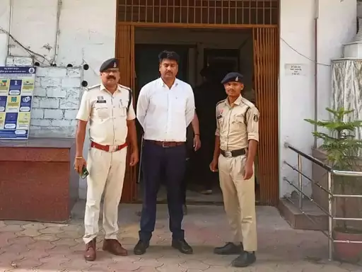 गृह मंत्री का OSD बताकर क्रिकेट खिलाड़ियों पर झाड़ रहा था धौंस, शिकायत के बाद पुलिस ने भेजा जेल 1 5411227 osd