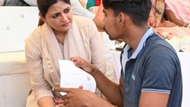 सुशासन तिहार में पहुंचीं विधायक भावना बोहरा : ग्रामीणों की समस्याएं सुन अधिकारियों को दिए त्वरित समाधान के निर्देश 3 IMG 20260514 WA0097