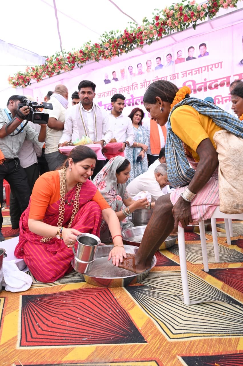 पंडरिया में सांस्कृतिक कार्यक्रम के दौरान 200 लोगों की ‘घर वापसी’ : विधायक भावना बोहरा ने विकास व संस्कृति संरक्षण को बताया प्रमुख लक्ष्य 1 IMG 20260521 WA0046