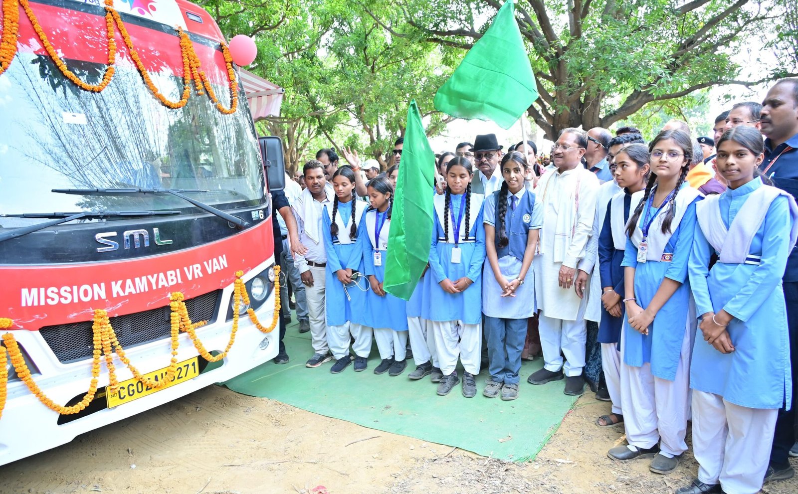 मुख्यमंत्री विष्णु देव साय ने ‘कामयाबी वेन’ को दिखाई हरी झंडी : दूरस्थ गांवों के विद्यार्थियों तक पहुंचेगी डिजिटल शिक्षा की नई रोशनी 1 IMG 20260521 WA0075 scaled