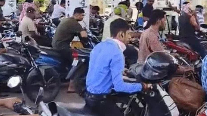 Fuel Supply Stable Despite Panic Rush at Raipur Petrol Pumps 1 image editor output image 8942888 1778755961405