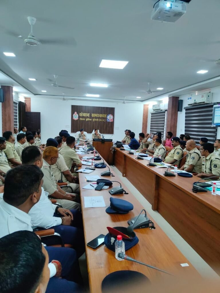 Mungeli SP orders swift action on cyber fraud and crimes against women 2 1004218413