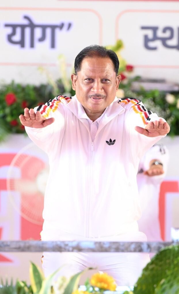अंतर्राष्ट्रीय योग दिवस: अंबिकापुर में CM विष्णुदेव साय ने किया योग, बोले- स्वस्थ समाज के लिए इसे दिनचर्या का हिस्सा बनाएं 5 1004218569