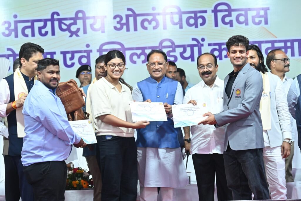 2036 ओलंपिक की दावेदारी को हरित समर्थन: नवा रायपुर में 2036 पौधे लगे, CM साय बोले—युवाओं को मिलेगा बेहतर मंच 3 1004232146