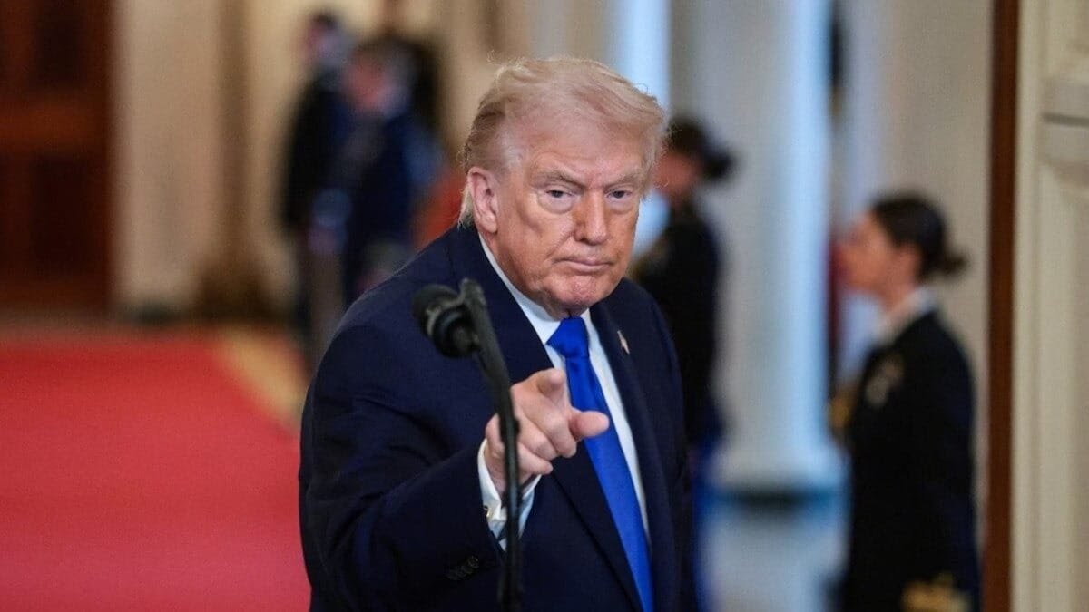6a220c44e324f trump warns iran 043735416 16x9 1