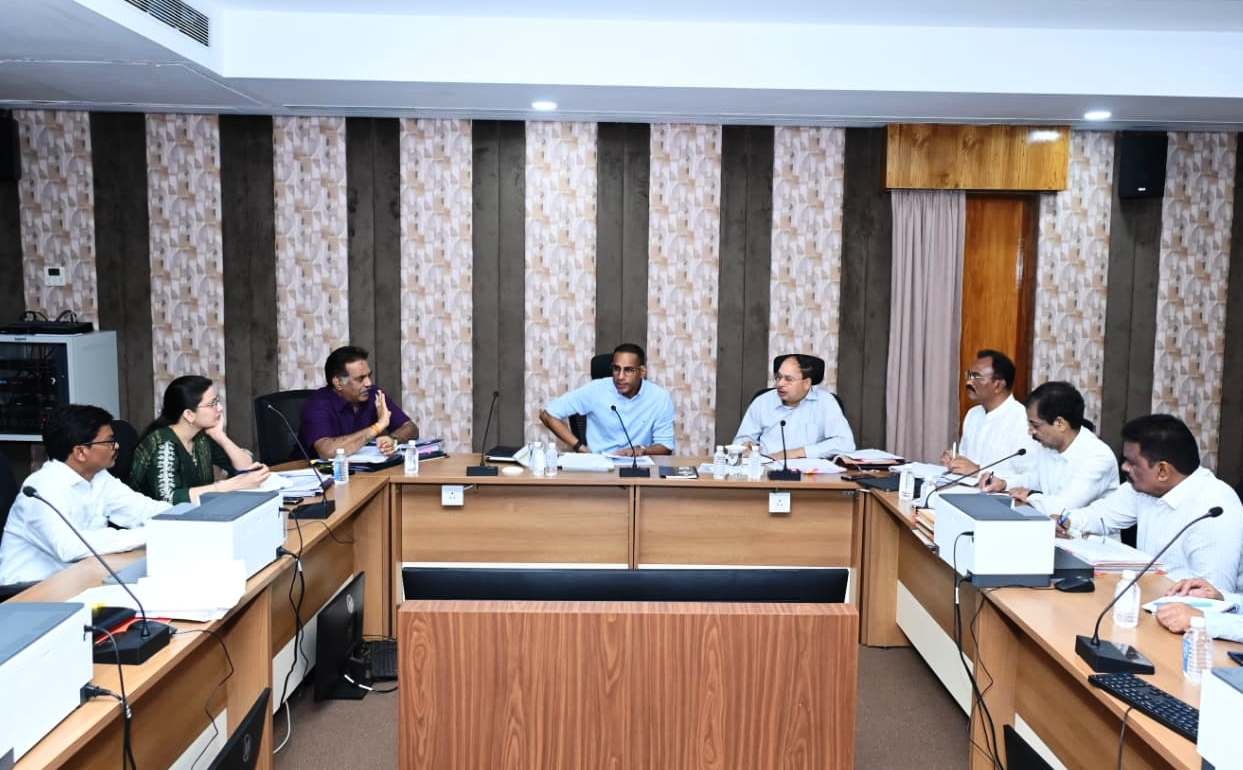सुस्ती पर सख्त PWD सचिव: ठेकेदारों को चेतावनी, बोले—‘लापरवाही बर्दाश्त नहीं’, 31 मार्च 2027 तक काम पूरा करने का आदेश 1 IMG 20260601 WA0037