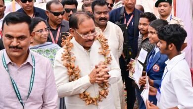 तेंदूपत्ते से बदली तकदीर, तीखुर से मिली पहचान: बड़ेकनेरा में CM विष्णुदेव साय ने देखी वन अर्थव्यवस्था की ताकत 3 IMG 20260601 WA0054
