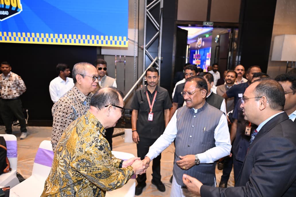 हैदराबाद में निवेशकों से मिले मुख्यमंत्री विष्णुदेव साय : नई औद्योगिक नीति और पारदर्शी व्यवस्था से छत्तीसगढ़ बना निवेश का आकर्षक केंद्र 1 IMG 20260612 WA0012