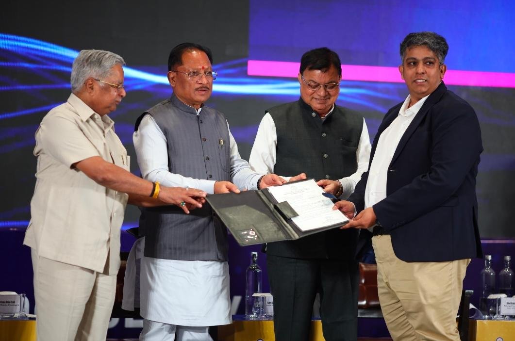 ‘रेड कारपेट’ नीति लाई रंग: हैदराबाद इन्वेस्टर कनेक्ट में छत्तीसगढ़ को मिले 9,580 करोड़ के प्रस्ताव, हजारों युवाओं को मिलेगा रोजगार 1 IMG 20260612 WA0047