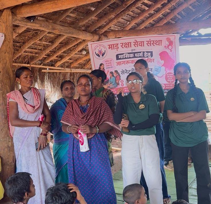 अबूझमाड़ के जंगलों में जागी नई उम्मीद: नुक्कड़ नाटक से दिया नशामुक्ति का संदेश, महिलाओं को बांटे सेनेटरी नैपकिन 2 IMG 20260614 WA0024