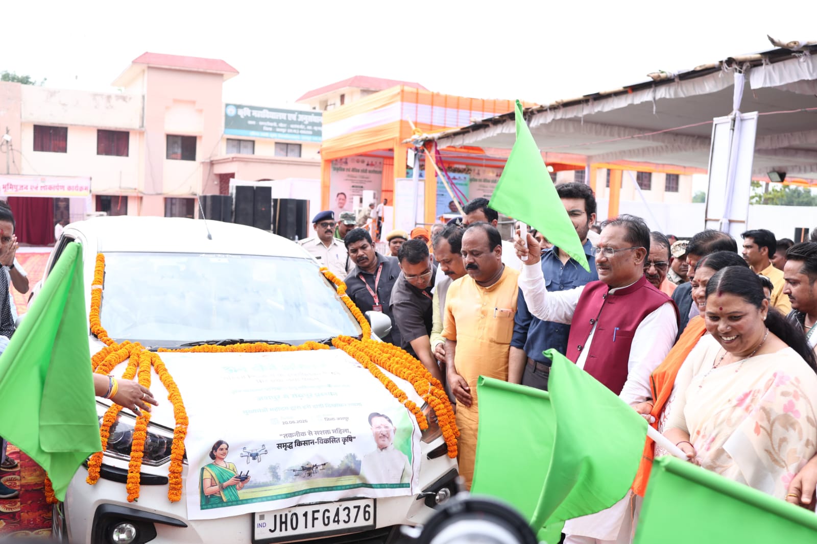 जशपुर की 5 महिला किसान बनेंगी ड्रोन पायलट : CM विष्णुदेव साय ने रायपुर प्रशिक्षण दल को दिखाई हरी झंडी 1 IMG 20260620 WA0057