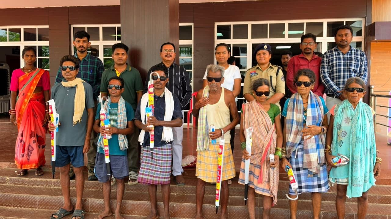 मिशन दृष्टि से बदली 42 ग्रामीणों की जिंदगी: नक्सल प्रभावित गांवों तक पहुंची स्वास्थ्य सेवा, लौटी रोशनी 1 IMG 20260623 WA0065