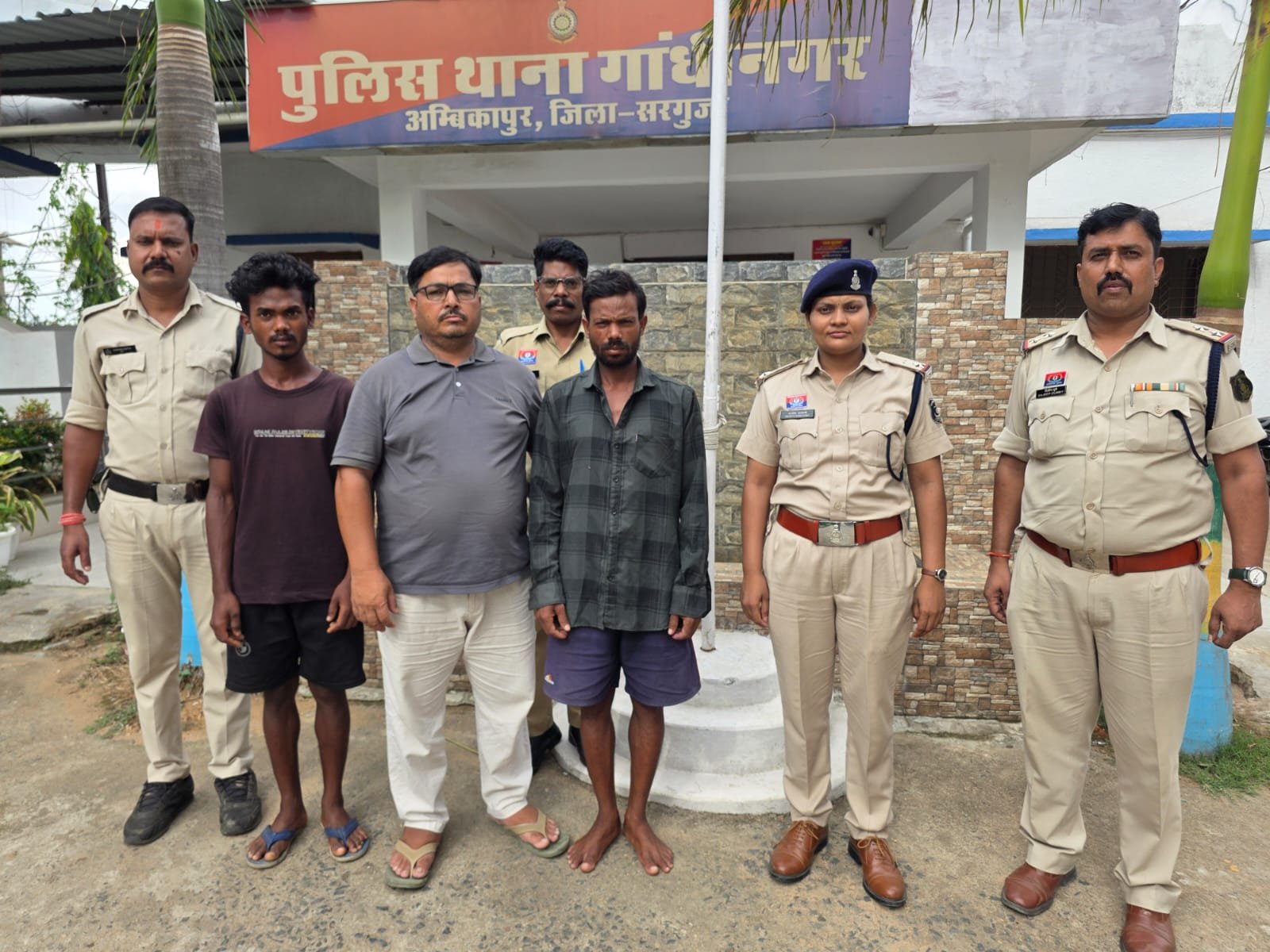 अवैध खनन रोकने पहुंची टीम से अभद्रता: 5 पर FIR, 4 गिरफ्तार; सरकार बोली- कार्रवाई में बाधा डालने वालों को नहीं बख्शेंगे 1 IMG 20260624 WA0064