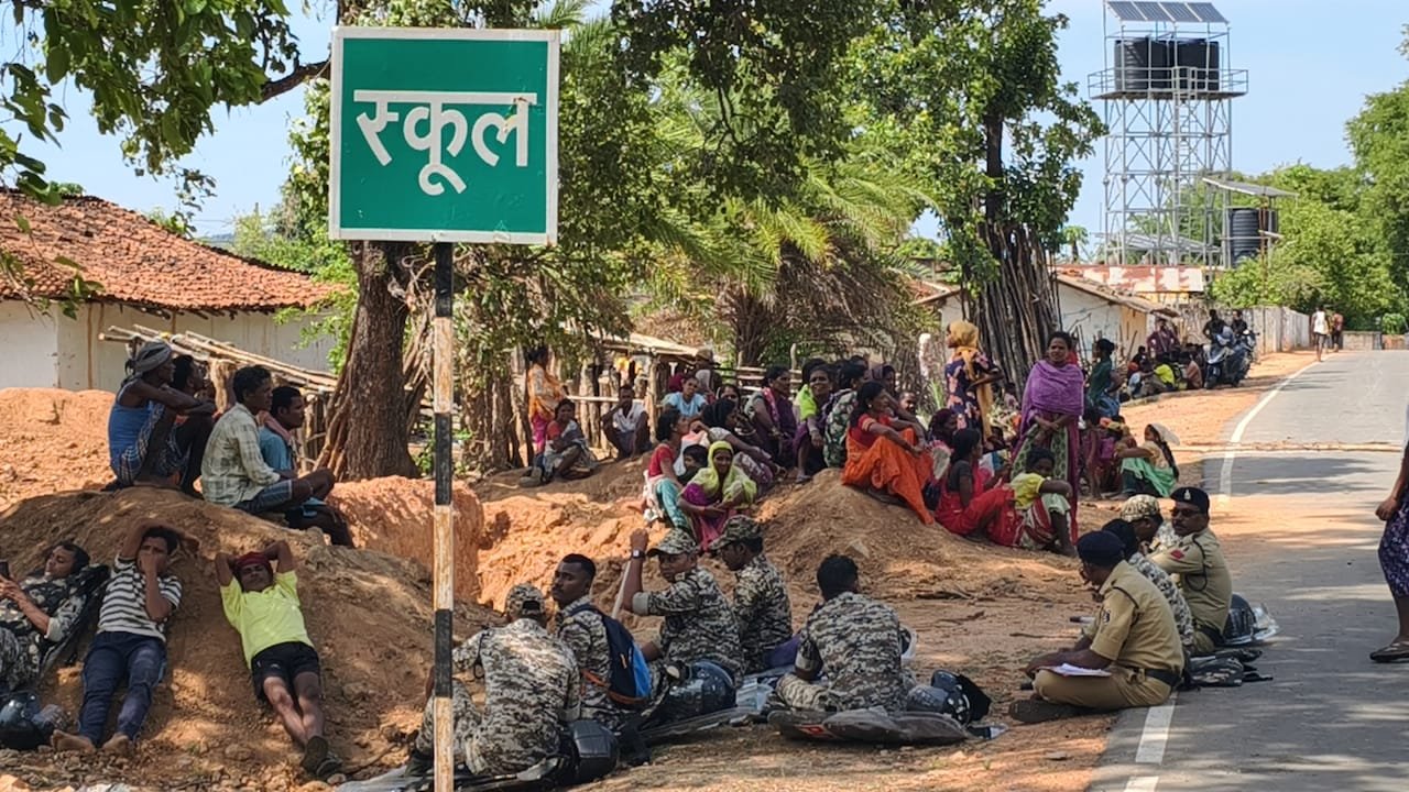 धर्मांतरण को लेकर फिर भड़का विवाद: 26 परिवार गांव से बाहर, ग्रामीणों और ईसाई समुदाय के बीच बढ़ा तनाव 1 f9mrepus narayanpur news 625x300 23 June 26 1