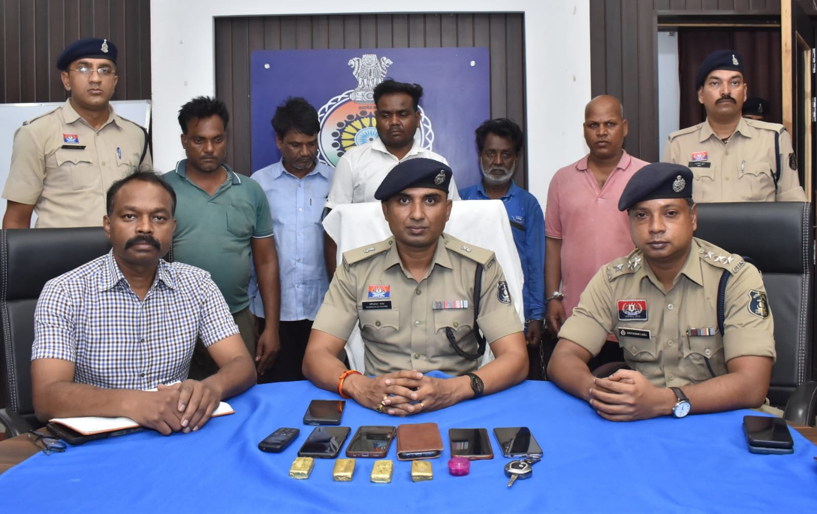 सोने की चमक के पीछे धोखा: सस्ते दाम पर ‘खजाना’ बेचने वाला गिरोह गिरफ्तार, 1.2 किलो नकली गोल्ड बरामद 1 whatsapp image 2026 06 10 at 55112 pm 1781102821