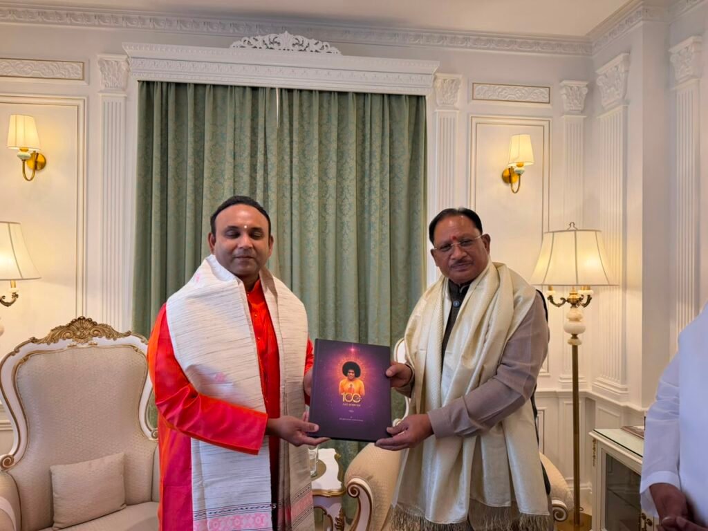 CM साय ने सत्य साई ग्राम के सेवा मॉडल को सराहा: मुफ्त हार्ट सर्जरी से लेकर बच्चों के पोषण तक सहयोग बढ़ाने पर चर्चा 2 1004454097