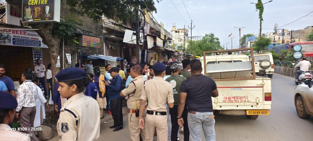 Raipur traffic police, civic body remove encroachments in major market corridors 3 1004458351