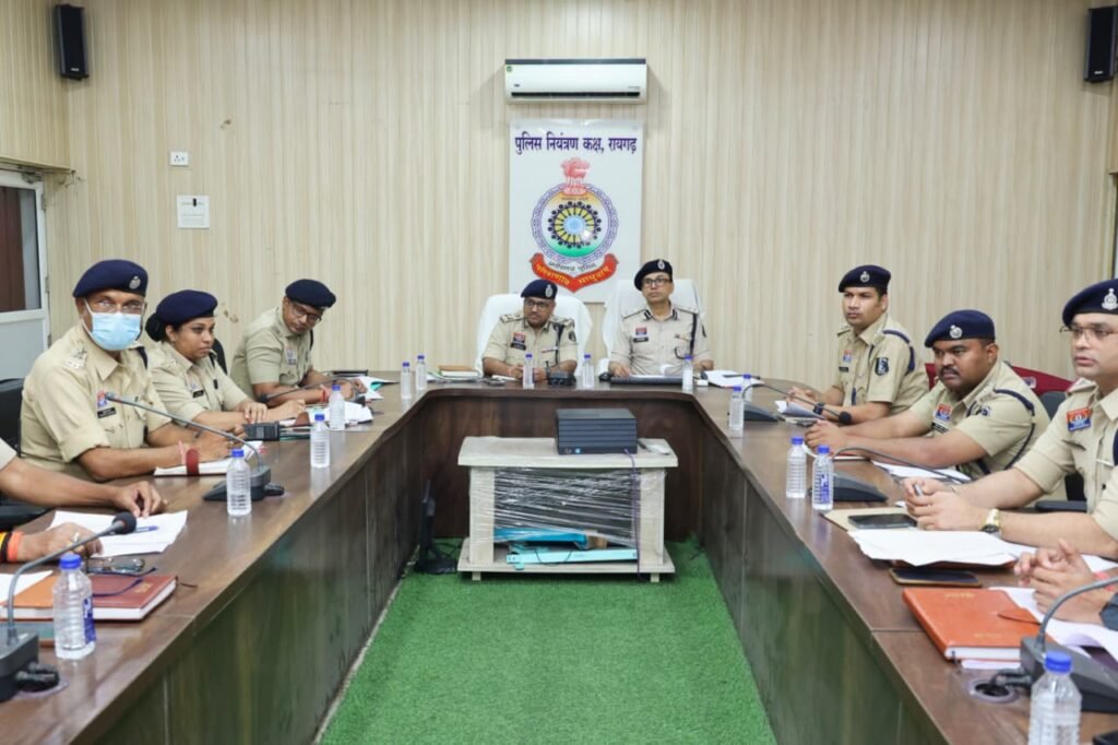 IG Ram Gopal Garg reviews Raigarh police operations, emphasizes professional policing 4 1004495546