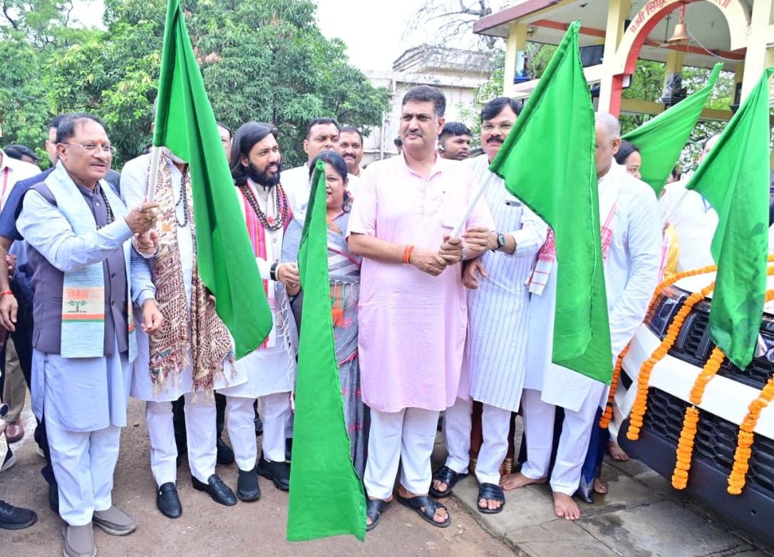 सोठी आश्रम में CM साय ने जाना मरीजों का हाल: नई एम्बुलेंस को रवाना किया, बोले—‘सेवा और संवेदना ही सबसे बड़ी ताकत’ 1 IMG 20260702 WA0038
