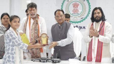 बोर्ड टॉपर्स का CM विष्णुदेव साय ने किया सम्मान: विद्यार्थियों से बोले—‘निरंतर अध्ययन और कठिन परिश्रम ही सफलता की कुंजी’ 4 IMG 20260703 WA0002