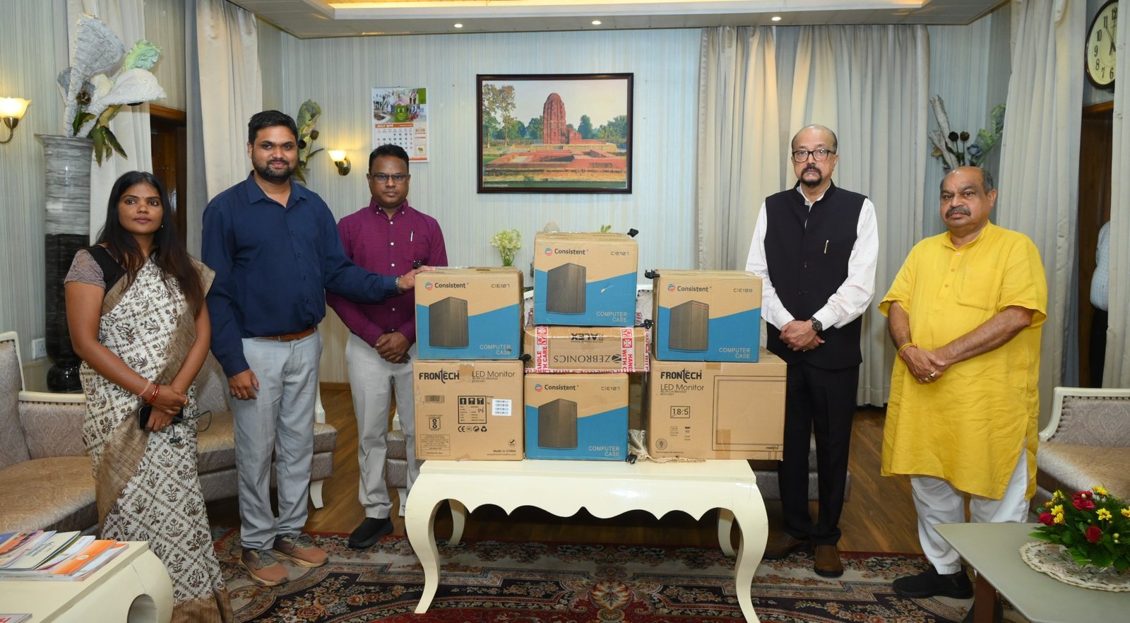 राज्यपाल की बड़ी पहल: स्वेच्छानुदान मद से सुदूर वनांचल के स्वामी आत्मानंद स्कूल को मिले 10 कंप्यूटर, डिजिटल शिक्षा को मिलेगा नया बल 1 IMG 20260707 WA0017