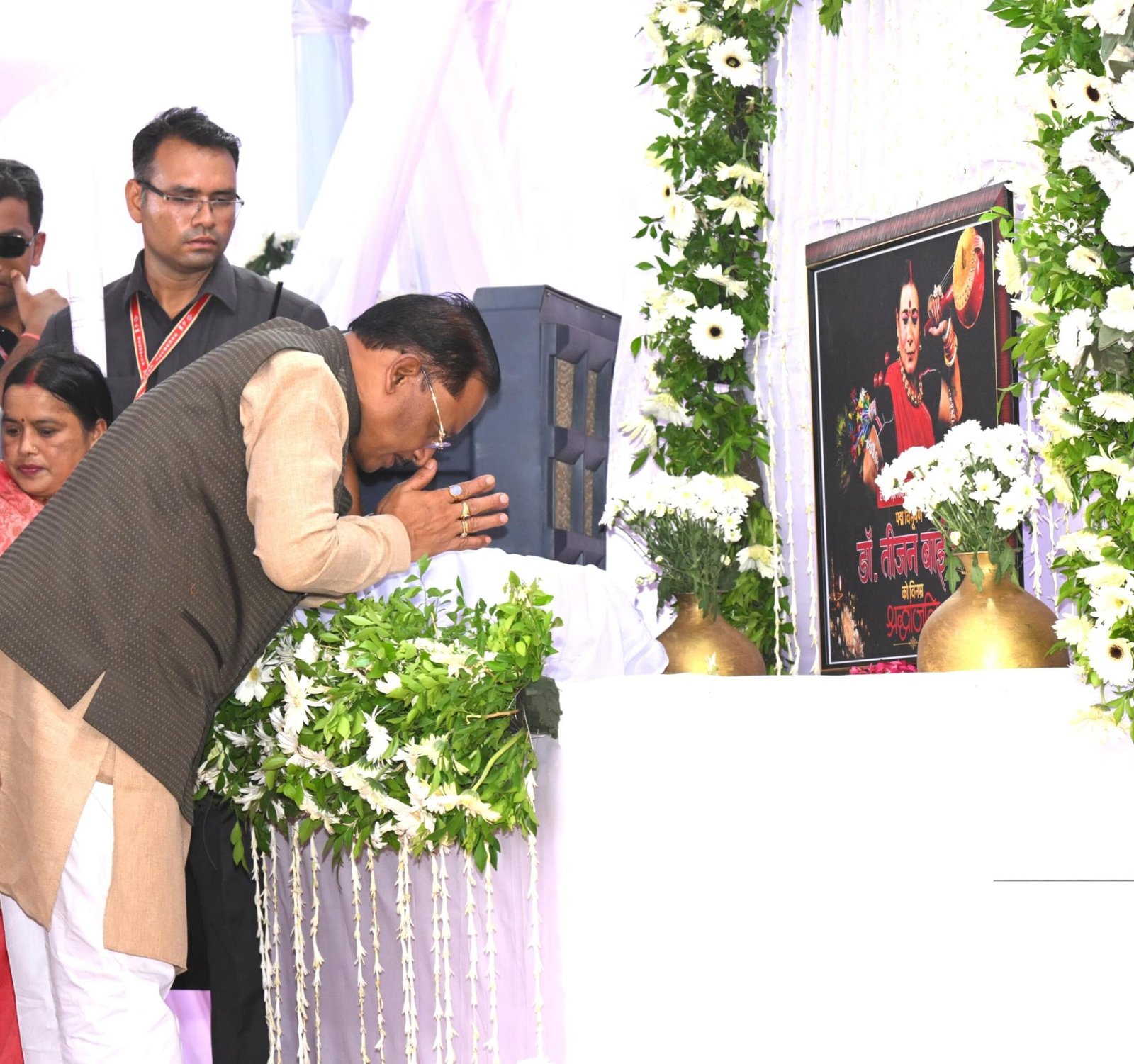 मुख्यमंत्री विष्णुदेव साय ने पद्म विभूषण स्व. डॉ. तीजन बाई को दी भावभीनी श्रद्धांजलि : गनियारी में आयोजित दशगात्र एवं श्रद्धांजलि सभा में हुए शामिल 1 IMG 20260714 WA0043 scaled