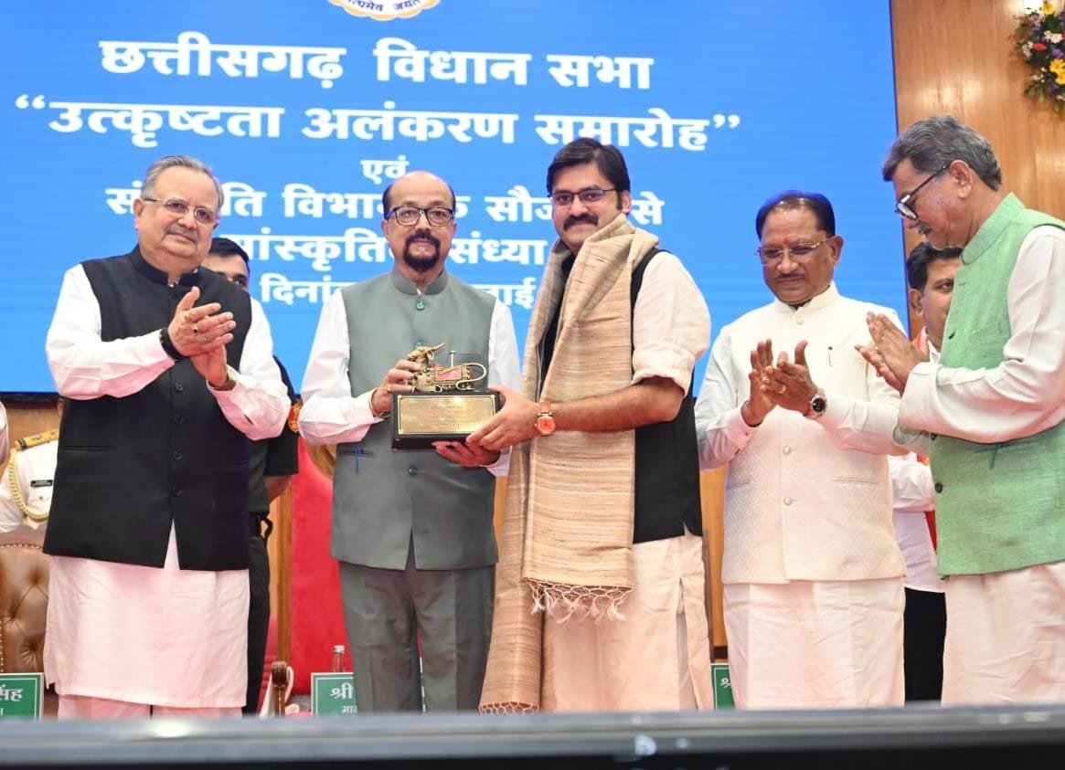 विधानसभा में उत्कृष्टता अलंकरण : धरमलाल कौशिक और राघवेंद्र सिंह बने उत्कृष्ट विधायक, संतराम साहू व IBC24 के दो पत्रकारों को भी मिला सम्मान 1 IMG 20260715 WA0087