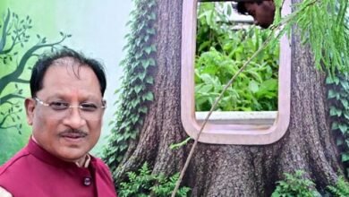 जशपुर में शुरू हुआ अनोखा 'ट्री एटीएम', मुख्यमंत्री विष्णुदेव साय ने दिखाई हरी झंडी; अब लोगों को मुफ्त मिलेंगे पौधे 4 IMG 20260718 WA0009