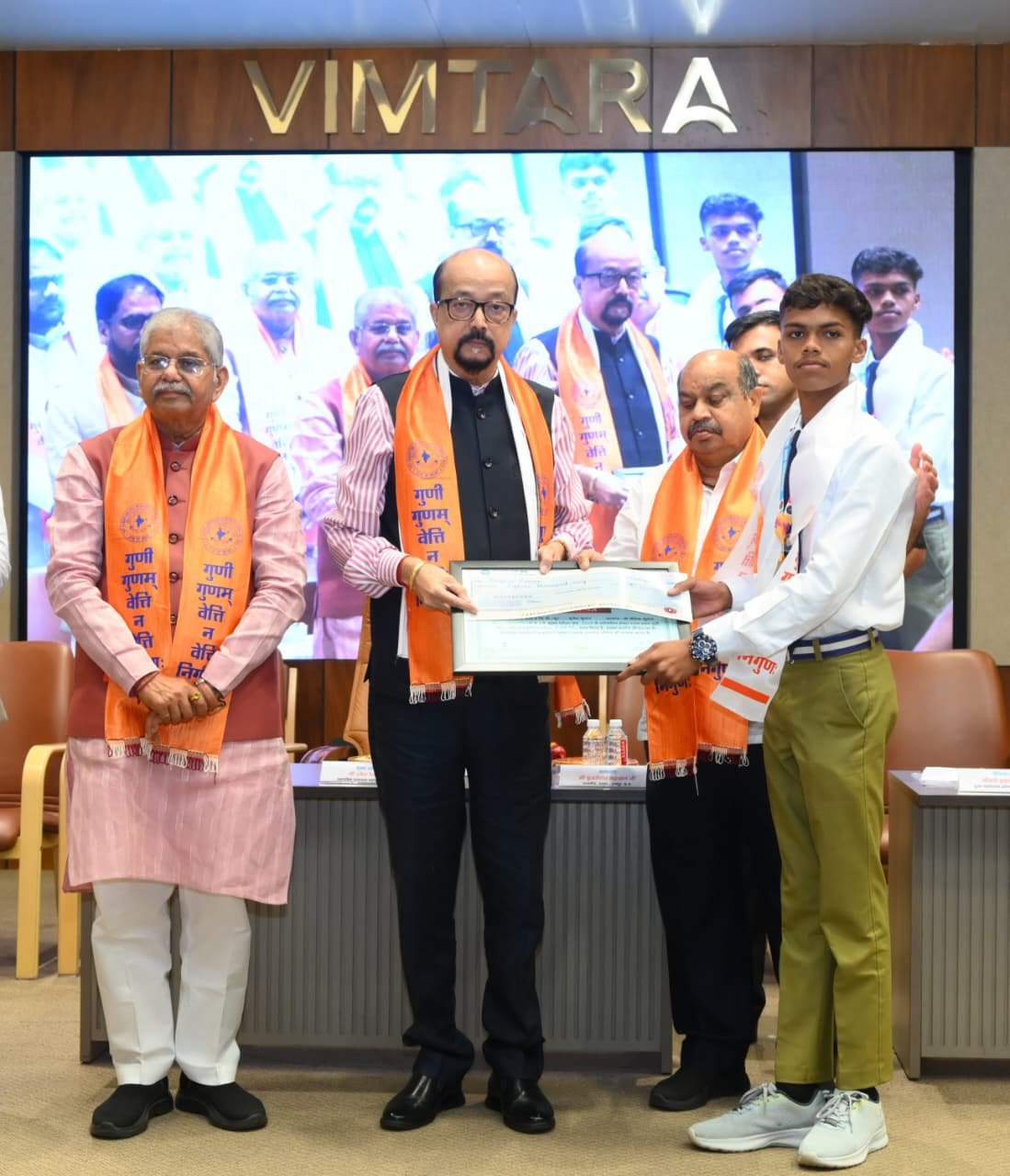 राज्यपाल रमेन डेका बोले- मोबाइल और डिजिटल एडिक्शन से बचें, AI नहीं ले सकता मानव बुद्धि की जगह; मेधावी विद्यार्थियों का सम्मान 1 IMG 20260718 WA0022