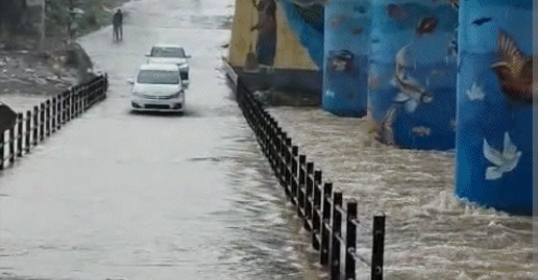 केलो डैम के 4 गेट खुलते ही बढ़ा खतरा: रायगढ़ में घर-घर पानी, रायपुर में झमाझम; मौसम विभाग का बड़ा अलर्ट 1 IMG 20260721 WA0028