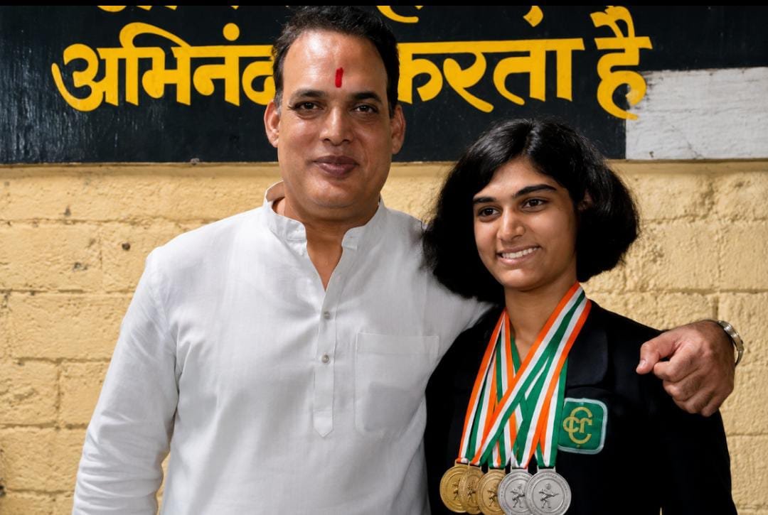 दो गोल्ड, तीन सिल्वर... रायपुर की सानवी श्रीवास ने स्टेट शूटिंग चैंपियनशिप में किया कमाल, नेशनल के लिए क्वालिफाई 1 IMG 20260722 WA0027