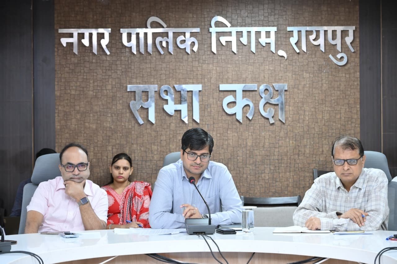 अवैध निर्माण से लेकर टैक्स वसूली तक सख्ती: निगम आयुक्त का अल्टीमेटम, बड़े बकायेदारों पर कुर्की और सीलबंदी तय 1 IMG 20260723 WA0028