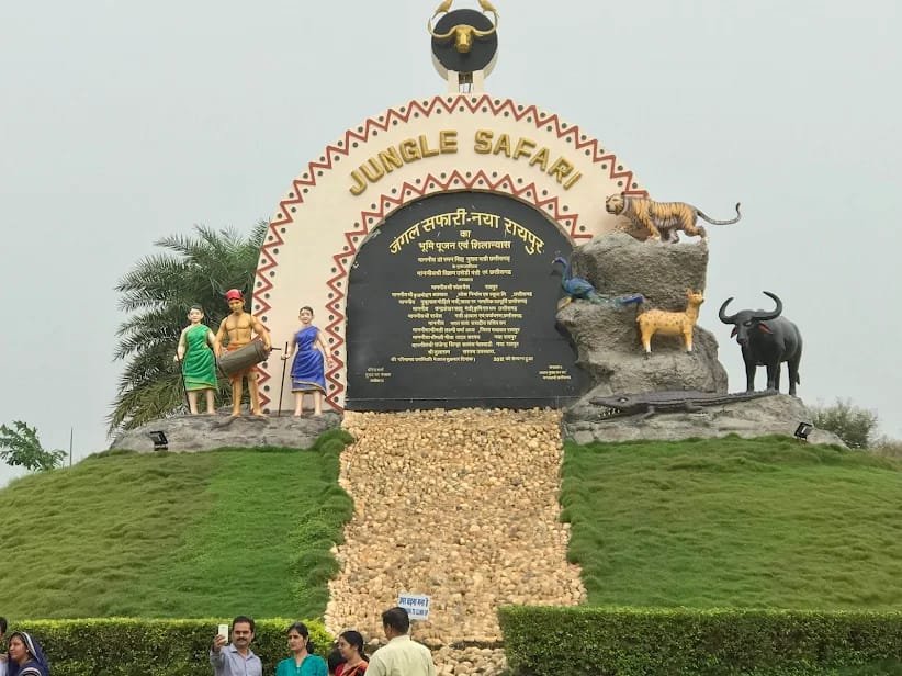 320 हेक्टेयर में फैला नंदनवन जंगल सफारी बना पर्यटकों की पहली पसंद : बाघ-शेर समेत दुर्लभ वन्यजीवों के बीच रोमांच का अनोखा अनुभव 1 IMG 20260724 WA0046