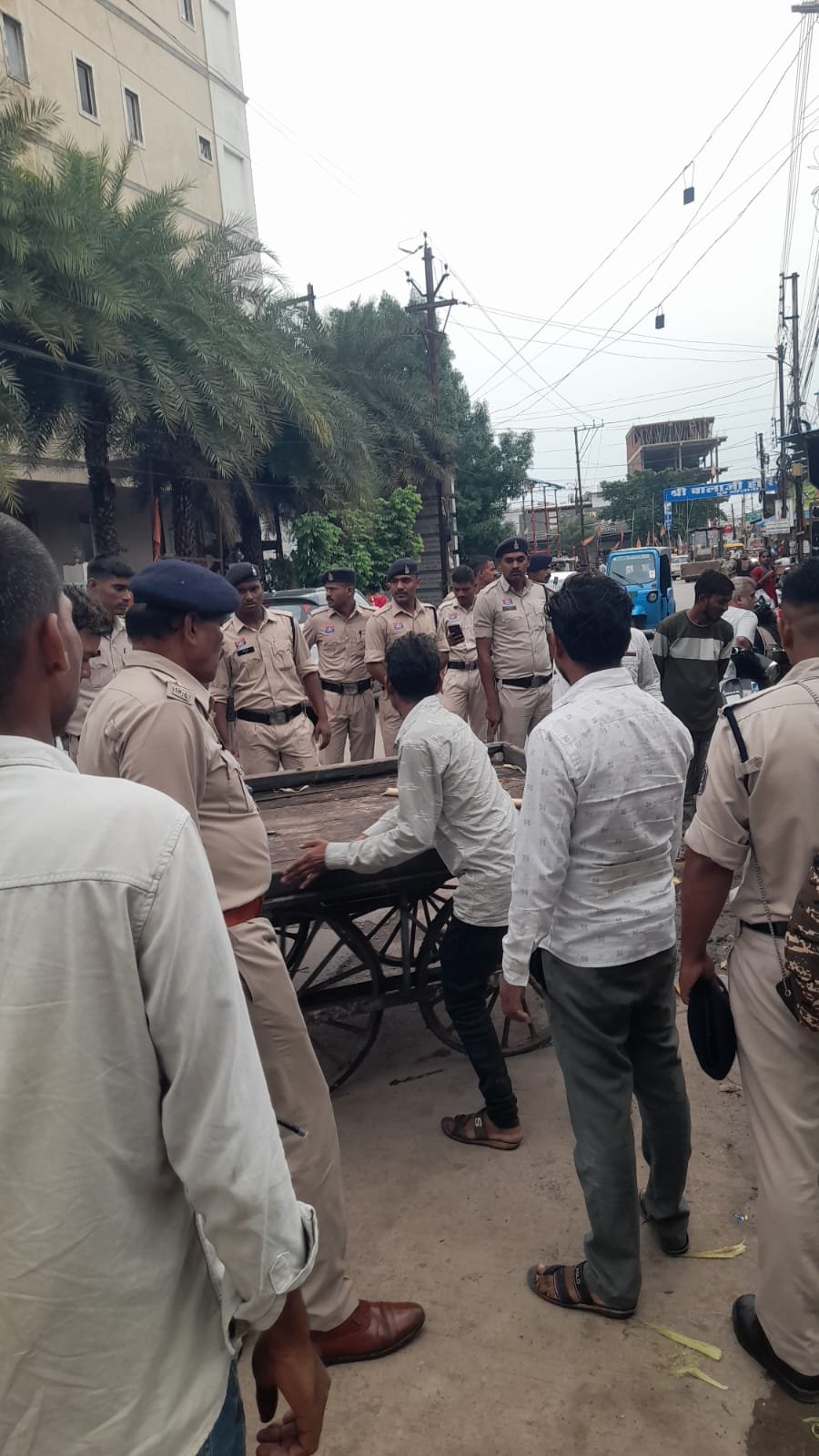 Raipur traffic police, civic body remove encroachments in major market corridors 1 IMG 20260725 WA0015