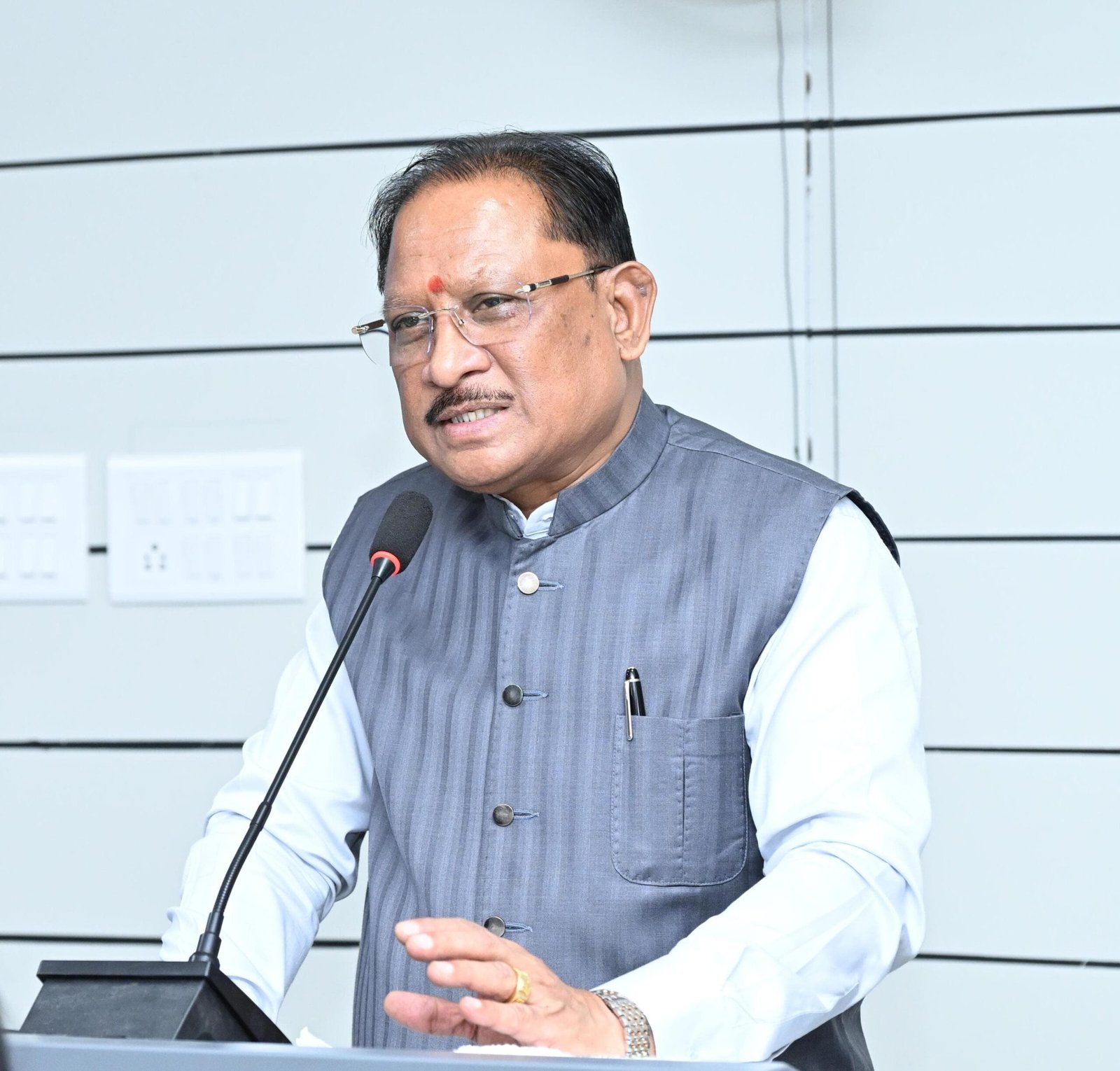 गांवों को आत्मनिर्भर बनाने पर सीएम साय का जोर: अधिकारियों से बोले- योजनाओं का लाभ अंतिम व्यक्ति तक पहुंचे, तभी विकसित होगा छत्तीसगढ़ 1 IMG 20260727 WA0064 scaled