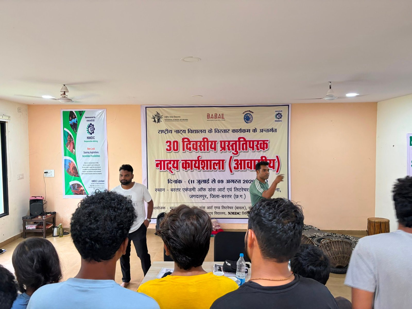 बस्तर में रंगमंच की नई पटकथा: NSD की पहली आवासीय नाट्य कार्यशाला शुरू, 9 अगस्त को होगा भव्य मंचन 1 IMG 20260730 WA0034 scaled