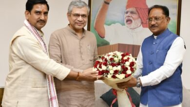 बस्तर से सरगुजा तक दौड़ेगी विकास की रेल: CM विष्णुदेव साय ने रेल मंत्री के सामने रखीं बड़ी परियोजनाएं 4 IMG 20260730 WA0072