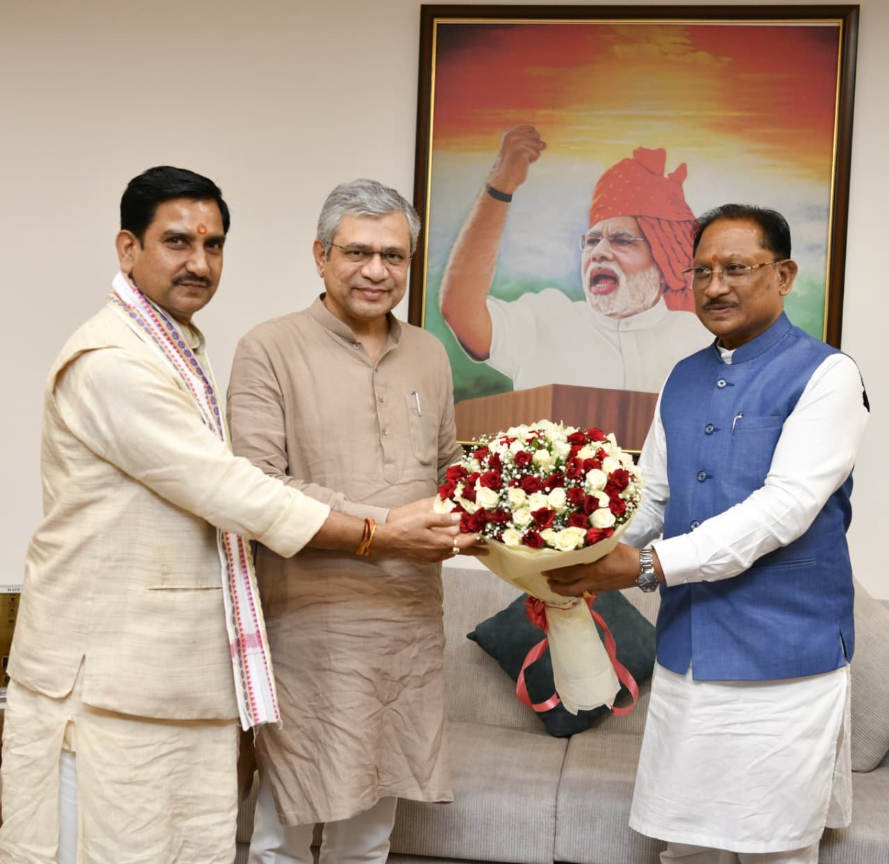 बस्तर से सरगुजा तक दौड़ेगी विकास की रेल: CM विष्णुदेव साय ने रेल मंत्री के सामने रखीं बड़ी परियोजनाएं 1 IMG 20260730 WA0072