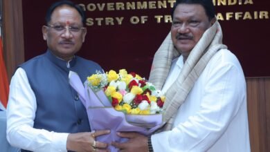 CM साय ने केंद्रीय जनजातीय कार्य मंत्री जुएल ओराम को सौंपा 973 करोड़ का प्रस्ताव : बस्तर के 461 गांवों में बिजली के लिए केंद्र से 435 करोड़ की मांग 3 IMG 20260731 WA0028