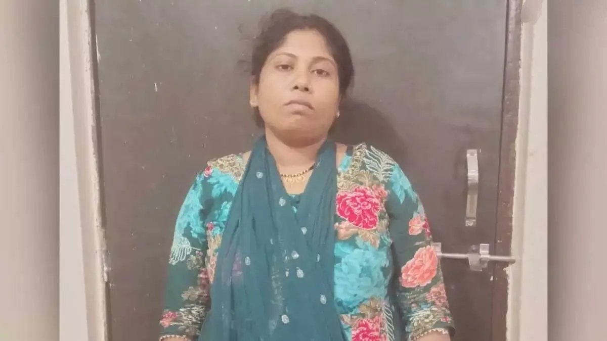 महिला चोर ने पुलिस की उड़ा दी नींद: थाने से फरार होते ही मचा हड़कंप, तीन पुलिसकर्मी सस्पेंड 1 IMG 20260706 125819