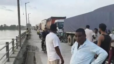 पुल के बीच बिगड़े कैप्सूल और ट्रेलर, थम गई रफ्तार: बलौदाबाजार–जांजगीर रोड पर लगा लंबा जाम, परेशान रहे लोग 3 IMG 20260708 122142