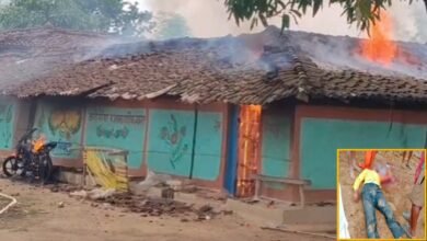 बलरामपुर में हेडमास्टर मर्डर के बाद बवाल, परिजनों ने आरोपियों का घर फूंका; पुलिस ने दोनों आरोपियों को किया गिरफ्तार 3 image 2026 07 20T134615.232