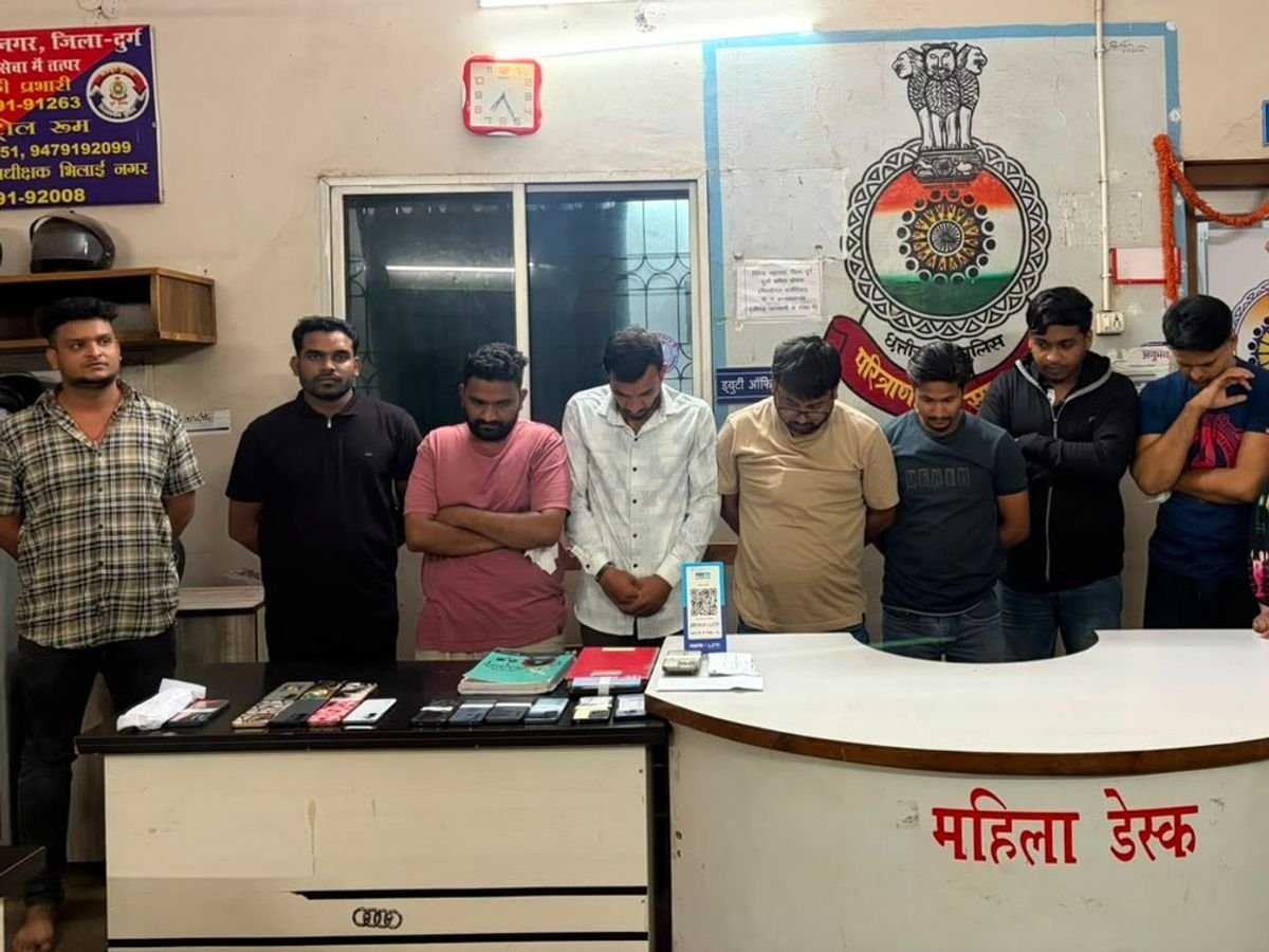 वेलनेस स्पा की आड़ में देह व्यापार: ग्राहकों से पैसे लेकर महिलाओं से कराता था संपर्क, पुलिस ने मैनेजर समेत 9 को पकड़ा 1 1000703231 1786289395 1