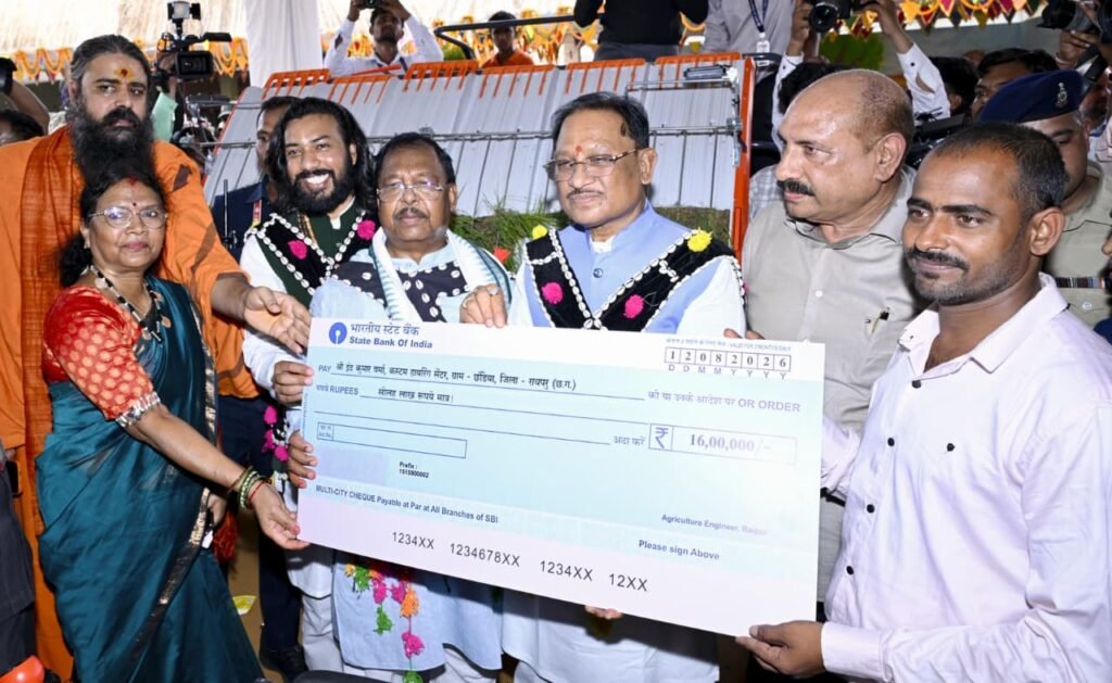 हरेली पर CM साय ने दिया हरियाली का संदेश: पारिजात का पौधा लगाया, कृषि औजारों की पूजा की; बोले- किसान समृद्ध होगा तो प्रदेश बढ़ेगा 4 1004601730