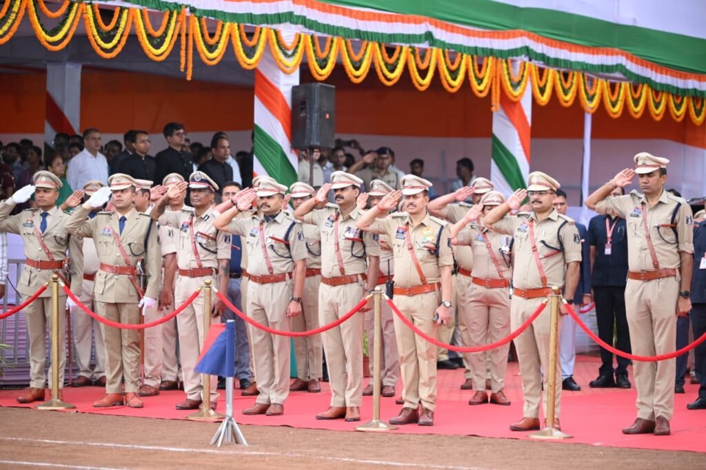 CM विष्णुदेव साय ने राजधानी में फहराया तिरंगा : ‘मेरी बेटी-मेरा अभिमान’ अभियान का ऐलान, 6,671 सरकारी स्कूलों में बेटियों के लिए बनेंगे शौचालय, पढ़े सभी बड़ी घोषणाएं... 3 1004623254