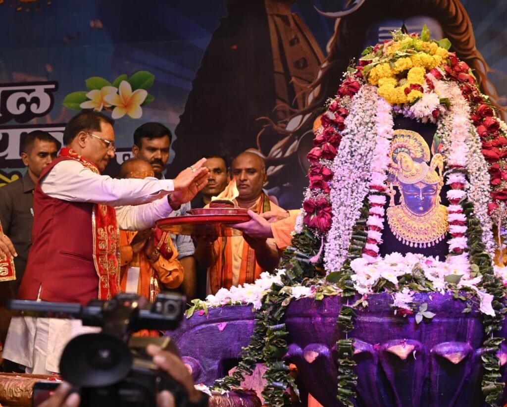 सावन में शिवमय हुआ रायपुर: मुख्यमंत्री साय कांवड़ यात्रा में शामिल हुए, रुद्राभिषेक कर प्रदेश की सुख-समृद्धि की कामना की 2 1004683492