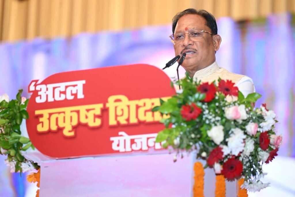 श्रमिक परिवारों के बच्चों को मिला बड़ा अवसर : 200 विद्यार्थी प्रतिष्ठित स्कूलों में मुफ्त पढ़ेंगे, CM साय ने किया सम्मान 3 1004692663