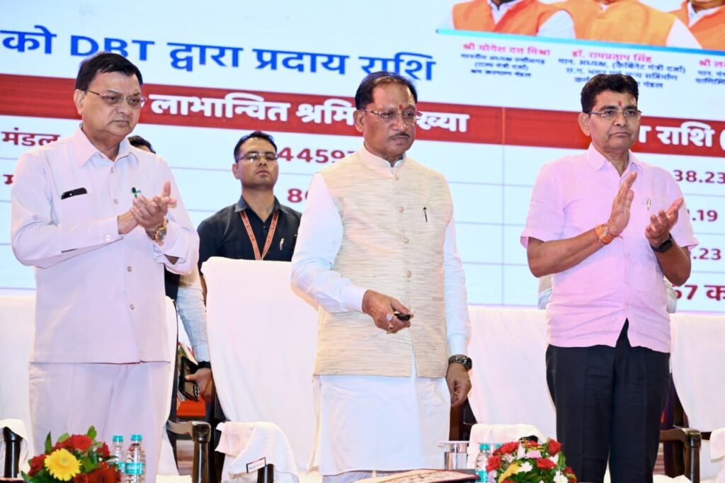 श्रमिक परिवारों के बच्चों को मिला बड़ा अवसर : 200 विद्यार्थी प्रतिष्ठित स्कूलों में मुफ्त पढ़ेंगे, CM साय ने किया सम्मान 4 1004692672